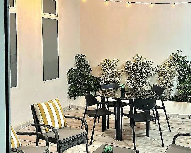 شقة New! Renovated, Centrally Located, Private Entrance, Terrace فالنسيا