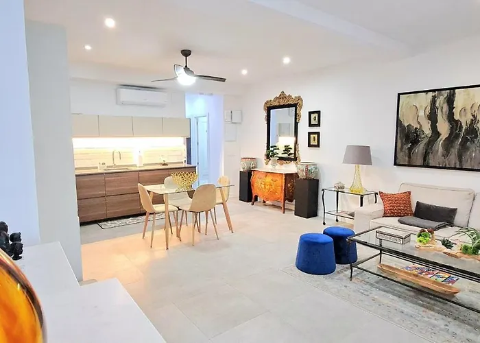 شقة New! Renovated, Centrally Located, Private Entrance, Terrace *