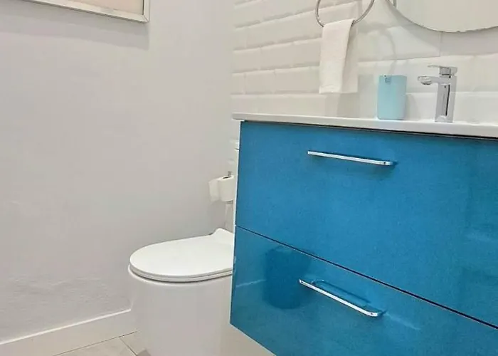 شقة New! Renovated, Centrally Located, Private Entrance, Terrace