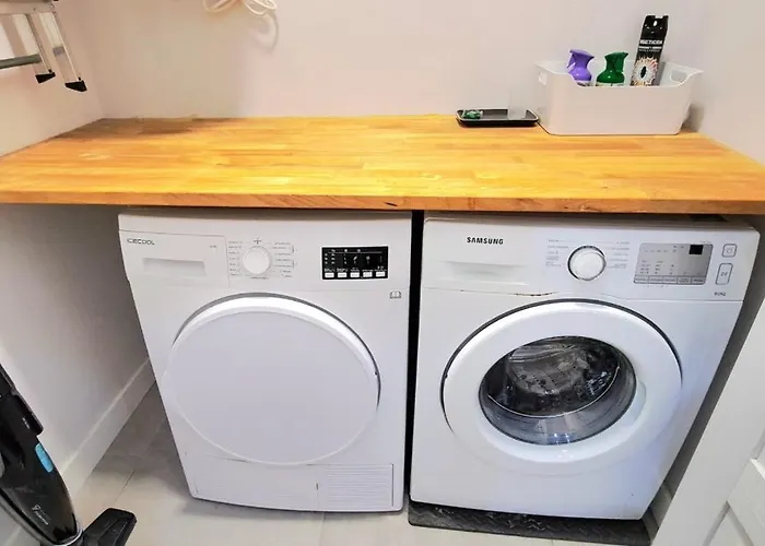 New! Renovated, Centrally Located, Private Entrance, Terrace شقة فالنسيا