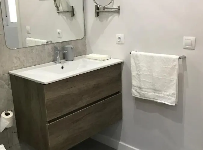 New! Renovated, Centrally Located, Private Entrance, Terrace فالنسيا