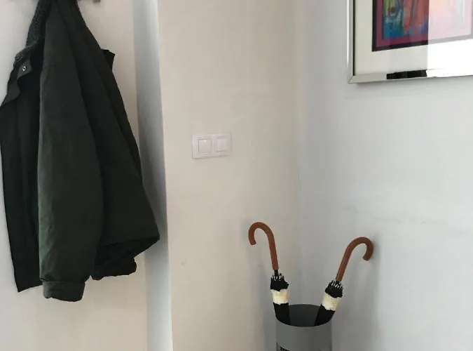 شقة New! Renovated, Centrally Located, Private Entrance, Terrace